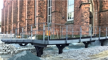 Die Baustelle der Rampe zur Großen Kirche.