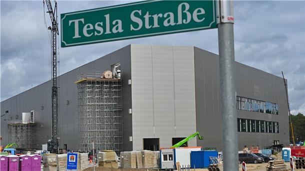 Tesla soll Pläne für Ausbau der Batteriefabrik ändern Die Baustelle des Gebäudes der Batteriefabrik der Tesla Gigafactory Berlin Brandenburg.