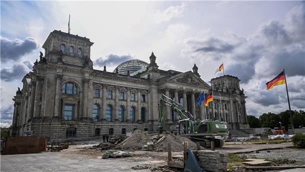 Endloses Hickhack: Wo die Ampel-Regierung über Kreuz liegt Die Baustelle vor dem Reichstagsgebäude könnte auch eine Metapher für die vielen Baustellen der Ampel-Regierung derzeit sein.