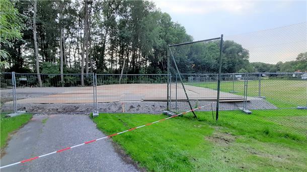 Die Baustraße und das Baufeld sind bereits angelegt. Der knapp 40 Meter hohe Sendemast soll in der Woche ab dem 5. September aufgestellt werden.