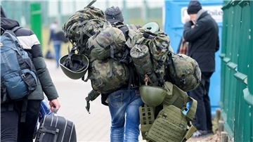 Die befragten Cuxländer sind sich ziemlich einig, wenn Deutschland, wenn die Demokratie verteidigt werden muss, würden sich auch viele Bürger zum Dienst an der Waffe melden.