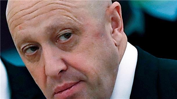 Putin bestätigt indirekt Prigoschins Tod Die Behörden bestätigten sehr schnell, Prigoschin habe auf der Passagierliste der abgestürzten Maschine gestanden.