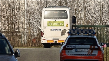 Die Behörden stoppten den Flixbus nahe der Stadt Gent.