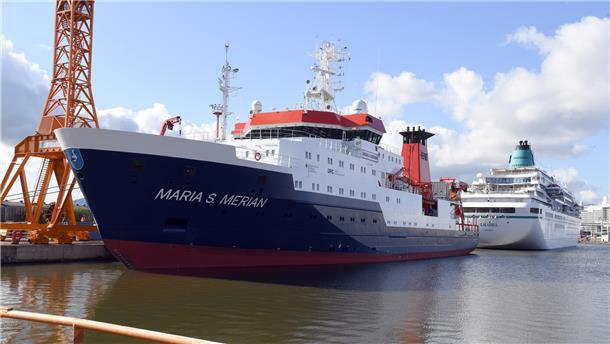 Die beiden Forschungsschiffe „Sonne“ und „Maria S. Merian“ werden das neue, rund 100-köpfige Team aus Wissenschaftlern und Besatzungsmitgliedern zum Forschungsschiff „Polarstern“ bringen.