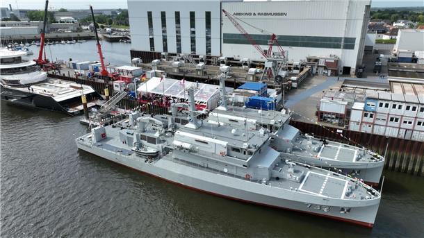 Die beiden Schiffe „KRI Pulau Fani-731“ und „KRI Pulau Fanildo-732“ sind aus nicht-magnetisierbarem Spezialstahl gebaut.
