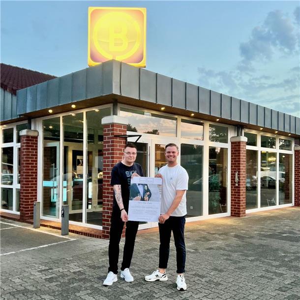 Hochzeitsmesse Bremerhaven: Was in diesem Jahr anders ist Die beiden Veranstalter Marius Beer-Morck (rechts) und Marcel Scherb bringen Romantik nach Bremerhaven.