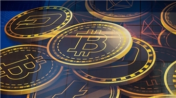 Die bekannteste Digitalwährung Bitcoin etwa hatte im Herbst 2021 ihr Allzeithoch von über 60.000 Dollar erreicht, vor einem Jahr lag der Wert eines Bitcoin dann nach dem FTX-Kollaps bei unter 17.000 Dollar. Seither hat sich der Kurs wieder in etwa verdoppelt.