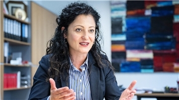 Die Berliner Integrationssenatorin Cansel Kiziltepe (SPD) im Gespräch mit der dpa.