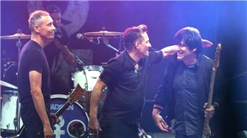 Die Berliner Punkrock-Band Die Ärzte, Farin Urlaub (l-r), Bela B. und Rod Gonzales gehen wieder auf Tour.