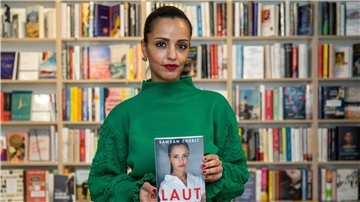 Die Berliner SPD-Politikerin Sawsan Chebli wünscht sich mehr Zivilcourage im Kampf gegen Hasskommentare im Netz.