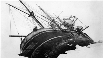 Ein Schiff kentert