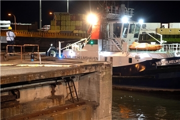 Die Besatzungen der Schlepper tragen ebenfalls eine große Verantwortung.   Schee...