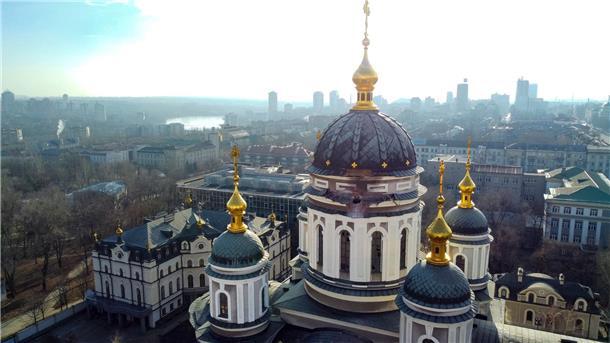 London: Annektierte Gebiete kommen Moskau teuer zu stehen Die beschädigte Kuppel einer orthodoxen Kirche Donezk.