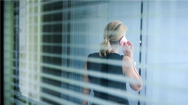 Verbraucherzentrale warnt vor Betrugsmasche am Telefon Die Betrüger geben sich als Mitarbeiter von Mobilfunkanbietern aus. (Symbolbild)