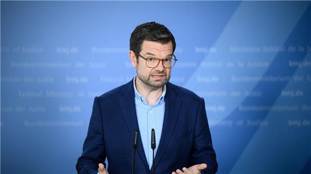 Buschmann: Bezahlkarten für Asylbewerber unbürokratischer „Die Bezahlkarte ist dazu ein unbürokratischer Weg, bei dem niemand Waren austeilen oder Wertmarken ausgeben muss“sagt Marco Buschmann (FDP).