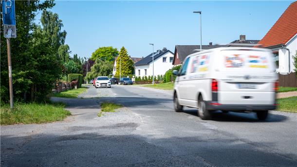 Die bislang nie richtig ausgebaute Straße Buschkämpen führt zum geplanten Baugebiet Ackmann.