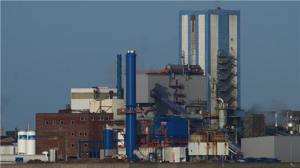 Die Bleihütte Nordenham von der anderen Weserseite im Jahr 2019 - schon damals war die Situation schwierig.