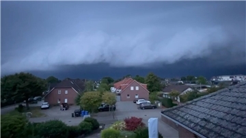 Die Böenwalze auf dem Weg in Richtung Cuxhavener Kurgebiete und Stadtgebiet (Video-Auszug). Foto: Führer