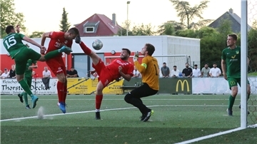 SV Brake gegen TSV Abbehausen im Fußball-Bezirkspokal.