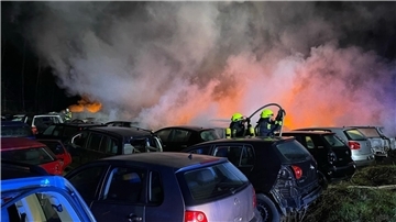 Die Brandstiftung bei einem Autoverwerter in Rotenburg-Hohenesch gehört zu den angeklagten Delikten.