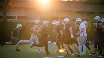Die Bremerhaven Seahawks bereiten sich auf das Heimspiel gegen die Salzgitter Steelers vor. Der Verbandsliga-Tabellenführer freut sich auf das erste Duell im Nordseestadion seit knapp drei Monaten.