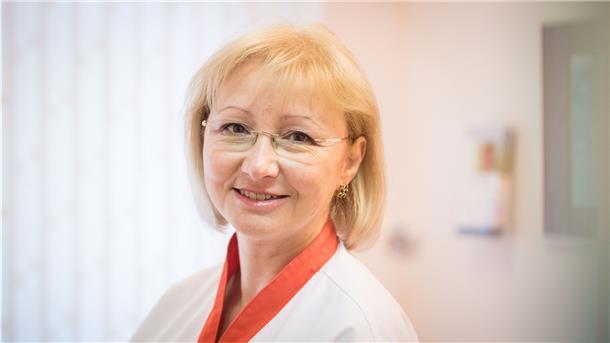 Die Bremerhavener Allgemeinmedizinerin Dr. Birgit Lorenz hat kaum noch Schutzkleidung in ihrer Praxis.