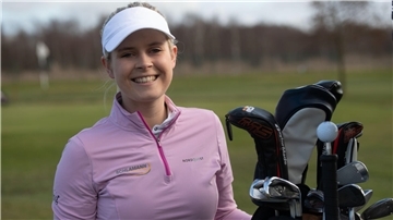 Die Bremerhavenerin Anastasia Mickan macht eine Ausbildung zur PGA Teaching Professional im Club zur Vahr.