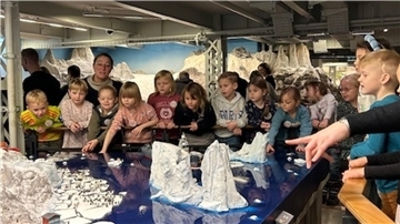 Die Brilliter Kita-Kinder staunen über die Eisberge im Miniaturwunderland.