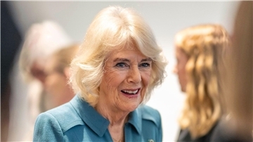 Die britische Königin Camilla hält das royale Spektakel am Laufen.