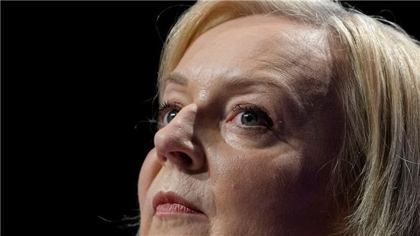 „Geister-Premier“: Truss unter Druck Die britische Premierministerin Liz Truss bei einer Rede auf dem Parteitag der Konservativen in Birmingham.