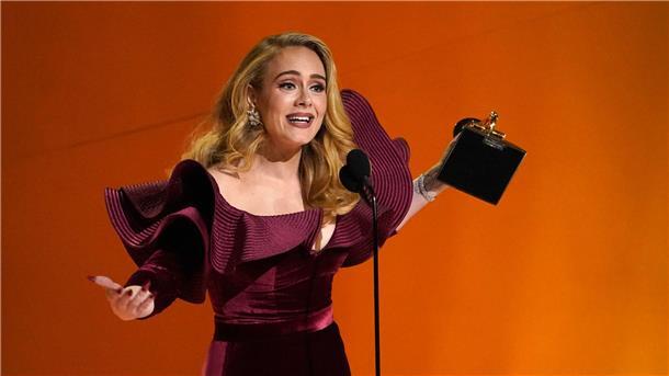 Die britische Sängerin Adele gibt im Sommer zehn Konzerte in München. Während der Vorverkauf zunächst durch die Decke schoss, gibt es plötzlich wieder Tickets.