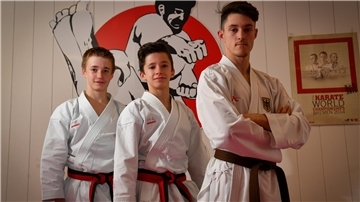 Die Brüder Aidan und Aaric Lück sowie Edgard Merkine (von links) starten bei der Karate-EM in Budapest.