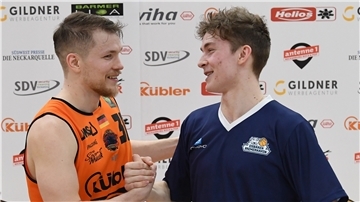 Die Brüder Friederici: Vincent rechts, noch im Eisbären-Trikot, links Leon, der jetzt von den Panthers Schwenningen zu den Eisbären Bremerhaven.