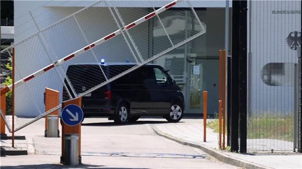 Weiterer Haftbefehl nach „Reichsbürger“-Festnahme in Vollzug Die Bundesanwaltschaft lässt die Beschuldigten nach Karlsruhe bringen.