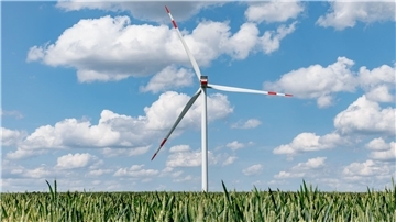 Die Bundesnetzagentur hat sich für eine Strompreisreform mit niedrigeren Gebühren für Regionen mit viel Windkraft ausgesprochen.