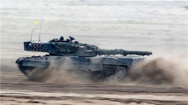 Die Bundesregierung hat noch keine Entscheidung über die Lieferung von Leopard-2-Kampfpanzern getroffen.