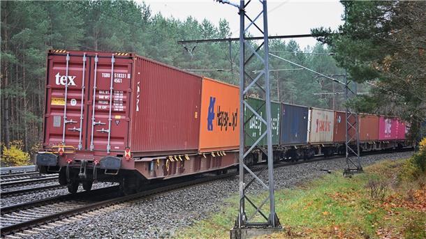 Die CDU fordert freie Fahrt zu den Häfen - etwa für den Containerverkehr. 