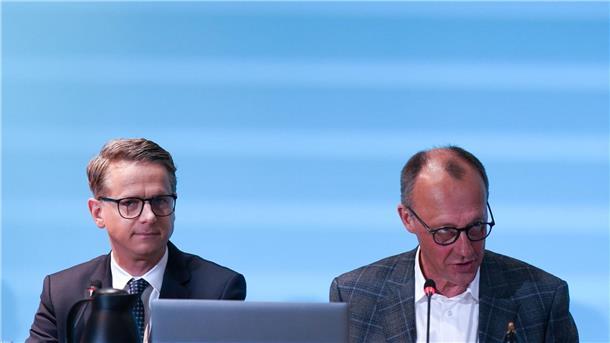 Grünen-Chef: Union macht Deutschland zum Industriemuseum Die CDU geht mit dem Versprechen einer Steuerreform in den Bundestagswahlkampf. Auch sie verspricht niedrigere Energiepreise. Zu ihrer Winterklausur kommen die Mitglieder des Bundesvorstandes der Partei in Hamburg zusammen.