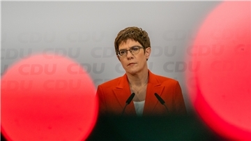 Die CDU um Annegret Kramp-Karrenbauer bekommt für ihren Vorschlag, in Thüringen einen Kompromisskandidaten zum Ministerpräsidenten zu machen, Gegenwind.