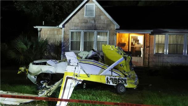 Die Cessna stürzte in den Vorgarten