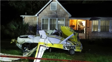 Die Cessna stürzte in den Vorgarten