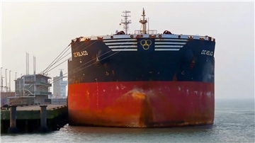 Die "CIC Rolaco"  liegt am Steubenhöft. SIe soll dort von einer Bremerhavener Firma repariert werden. 