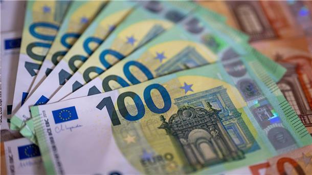 Transfer-Rekord: Clubs geben so viel Geld wie noch nie aus Die Clubs im Weltfußball gaben so viel Geld wie noch nie für Transfers aus.