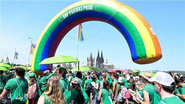Die ColognePride gehört mit dem CSD in Berlin  die größte in Deutschland.