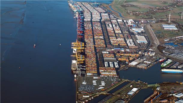 Die Containerterminals an der Stromkaje in Bremerhaven von CT 1 im Süden bis CT 4 im Norden.