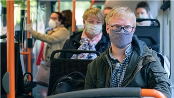 Die Corona-Gefahr wächst. Wer mit Bus oder Bahn fahren will, muss in der Wesermarsch deshalb auch beim aktuellen Inzidenzwert an der Haltestelle oder dem Bahnhof eine Schutzmaske tragen.