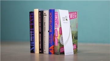 Die Cover der sechs Bücher der Shortlist für den Deutschen Buchpreis 2022: Fatma Aydemir („Dschinns“, l-r), Kristine Bilkau („Nebenan“), Daniela Dröscher („Lügen über meine Mutter“), Jan Faktor („Trottel“), Kim de l’Horizon („Blutbuch“) und Eckhart Nickel („Spitzweg“).
