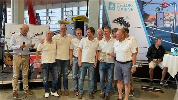 Crew der "Xenia" bei der Siegerehrung