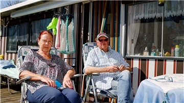 Die Dauercamper Claudia und Dietmar Runold aus Langenhagen genießen seit knapp 30 Jahren das Leben auf dem Campingplatz am Wulfener Hals.
