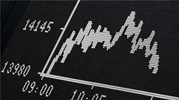 Umfrage: 39 Prozent misstrauen Aktien grundsätzlich Die Dax-Kurve der Frankfurter Wertpapierbörse stellt fallende Kurse dar. Viele Bürger stehen Aktien als langfristige Geldanlage nach wie vor skeptisch gegenüber.